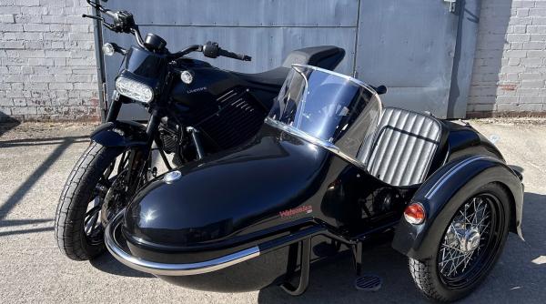 Kit pentru pasionați: Motocicletă electrică cu ataș