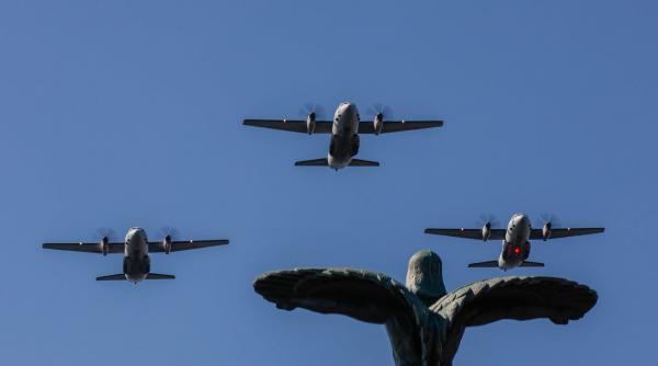 Ziua Aviației Române 2026: Spectacol aerian impresionant cu F-16 și Eurofighter deasupra Bucureștiului