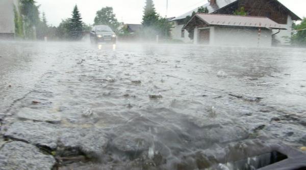 Haos pe DN1: Șoseaua este acoperită de ape la Comarnic și Nistorești, traficul spre munte fiind grav afectat