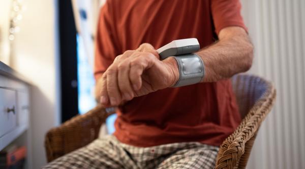 Cel mai bun tensiometru pentru acasă: ce recomandă medicii cardiologi?