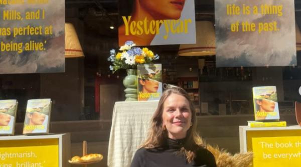 Yesteryear. Fantezia unei influencerițe s-a transformat în coșmar: romanul pe care nu-l poți ocoli vara asta