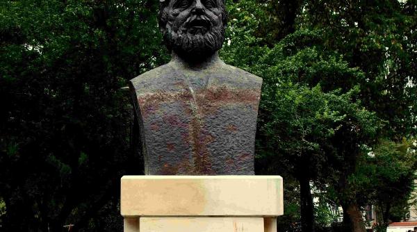 Solicitare fără sens: ascunderea statuii lui Adrian Păunescu