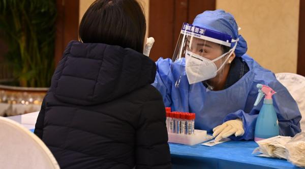 COVID-19 revine în China! Varianta care se răspândește mai rapid decât gripa
