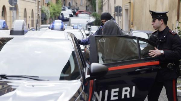 hoti jaf casa siena femeie adormita italia