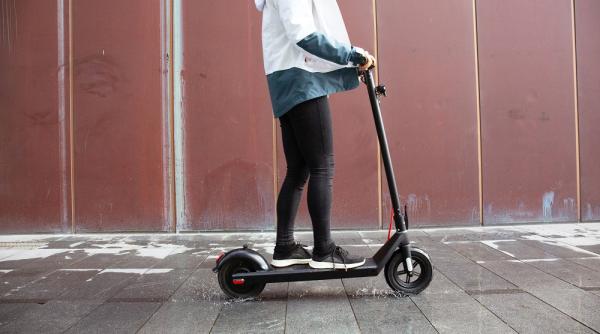 cum circuli legal cu trotineta electrica in romania varsta minima casca viteza