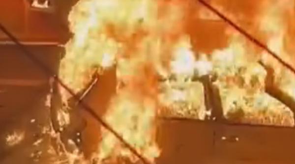 patru masini incendiate intr o parcare din oradea