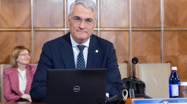 Pîslaru a cheltuit într-un singur an, pe deplasări externe, cât miniștrii de dinaintea lui în patru an