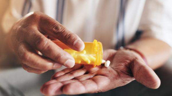 Medicamentul pe care toți românii îl au în casă a fost retras de urgență. Ce se întâmplă cu celebrul Colebil și de ce a fost blocat la vânzare