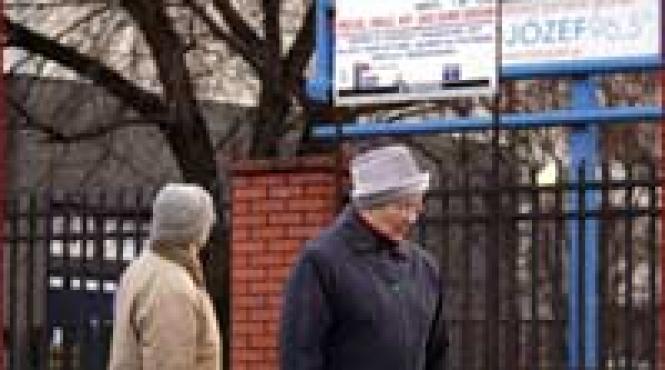 polonia arhiepiscopul colaborator a demisionat