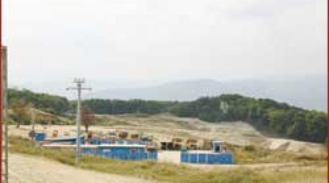 feteni interese obscure in afacerea gunoaielor