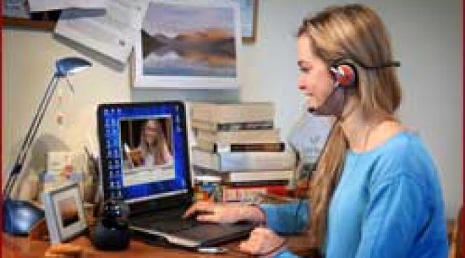 tineri pe internet aproape jumatate din profilele online contin informatii false