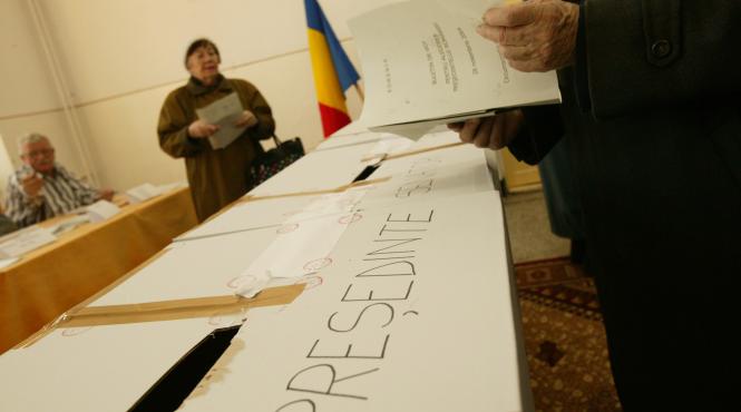 palmares iliescu mai tare decat basescu