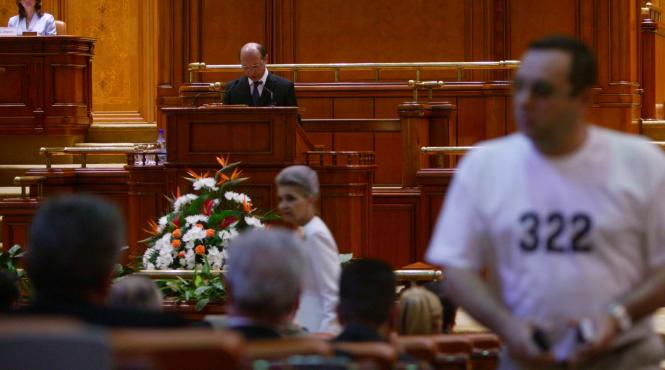 basescu cere demisia guvernului si anticipate