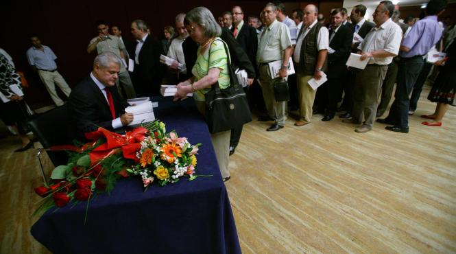 nastase i a dat nup lui oprisan