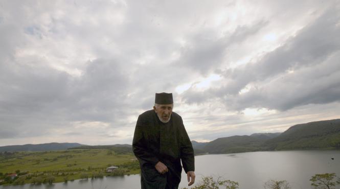 sfintii din biserici lasati in calea apelor