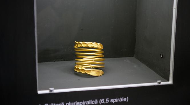 falsul bratarilor dacice