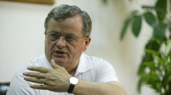 ontanu vrea sa fie finul lui videanu