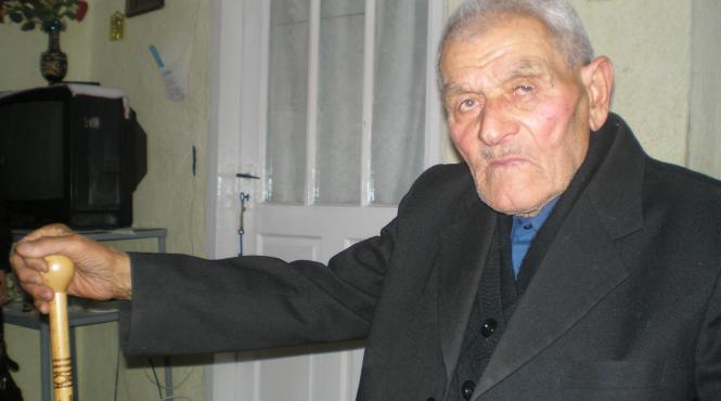 aurul comunistiia 128 166 si pensia democratiei