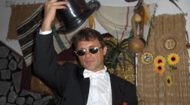 aculin reuseste sa traiasca din scris