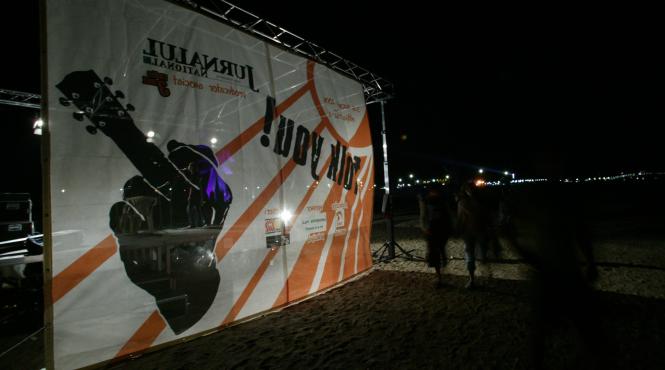 un nou salut folk you