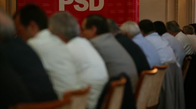 in opozitie un psd prabusit la jumatate