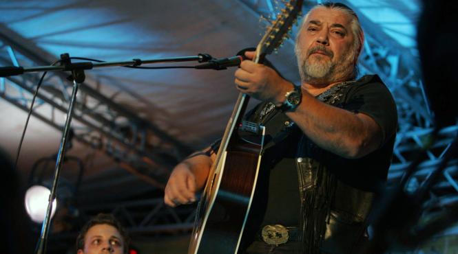 folkul nu va muri nicicand