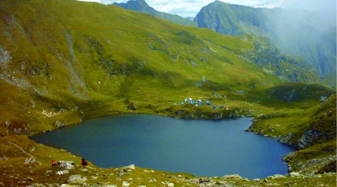 lacurile glaciare curatate de gunoi