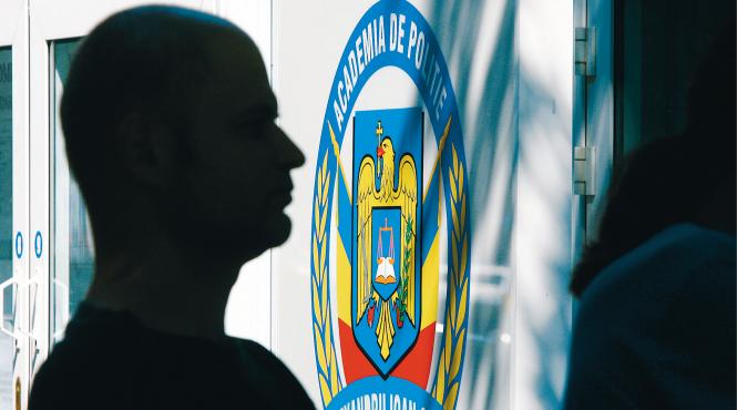 politisti admisi cu alba neagra