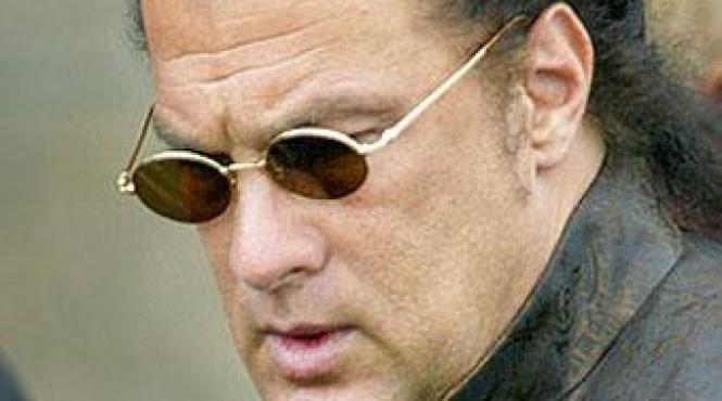 scandal steven seagal acuza fbi ca i a distrus cariera