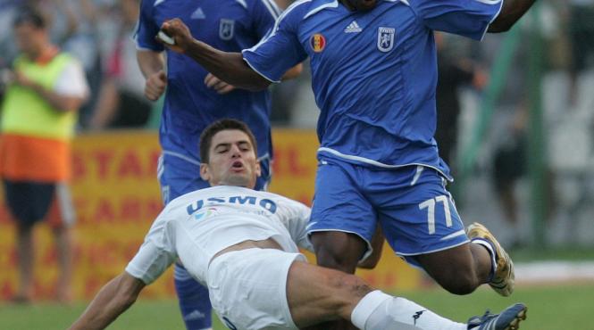 cupa romaniei timisoreana lanterna pe masa tacerii