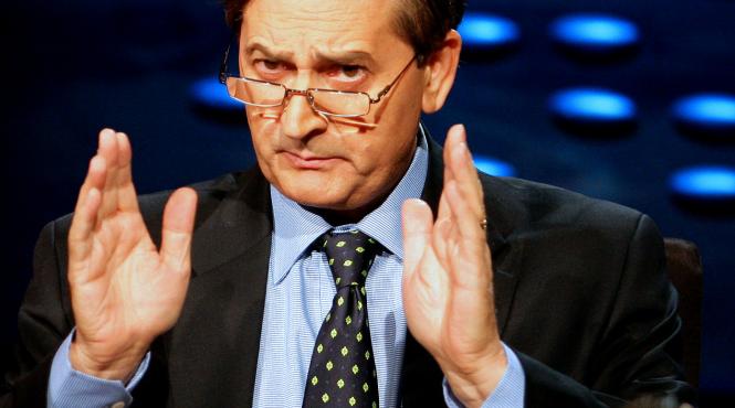 la microscop democratia hotilor