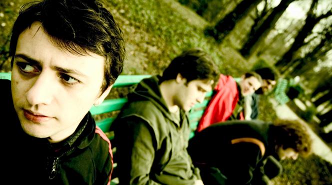 travka vreau sa simt praga pe net