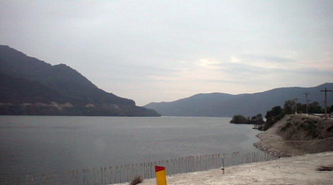 poluare cu petrol pe dunare la bazias