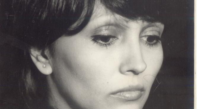 o aparitie scenica incarcata de forta