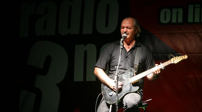 omul cu o chitara la braila