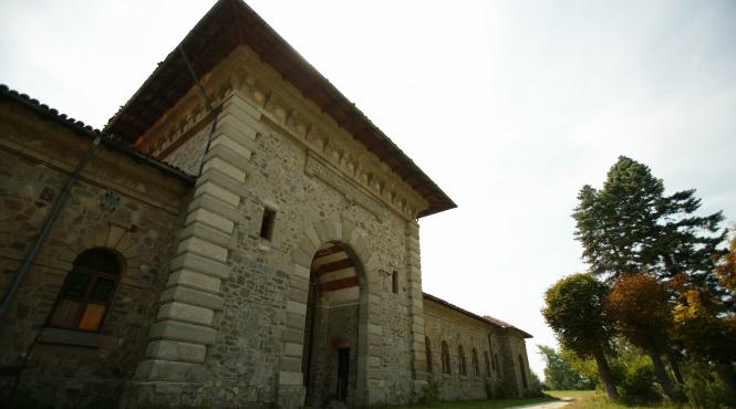 fosta inchisoare doftana sta sa pice