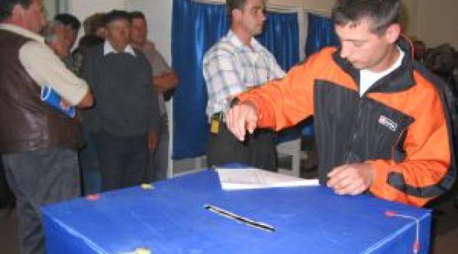 romanii sunt asteptati sa voteze pentru parlamentul european