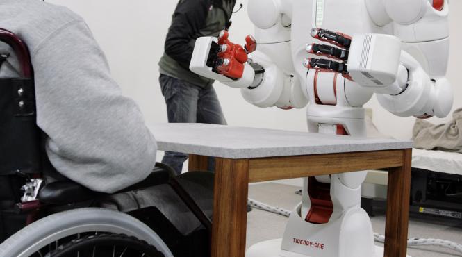 robotul asiatic cu ochi albastri