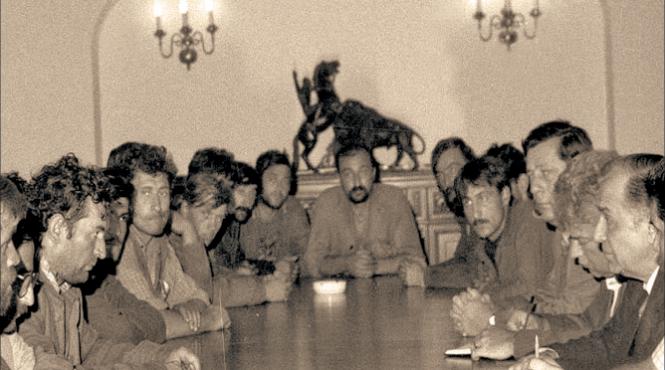 ion iliescu scapa de povara mineriadelor