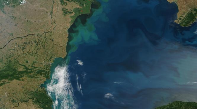 lupta dintre orient si occident va favoriza romania
