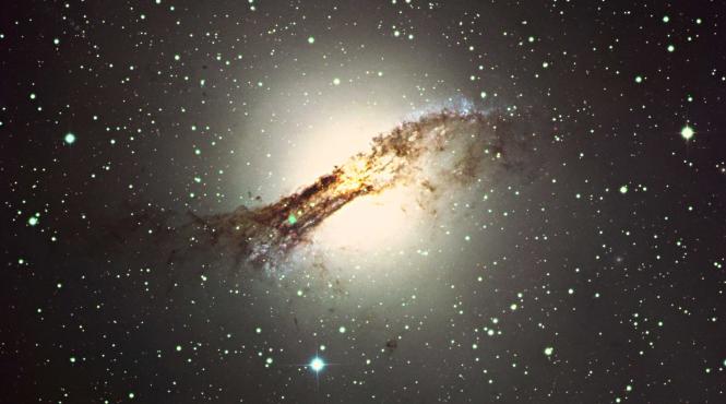 sursa misterioasa de raze x descoperita intr o galaxia centaurus a