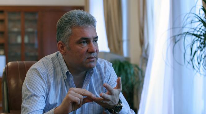 videanu isi cere scuze