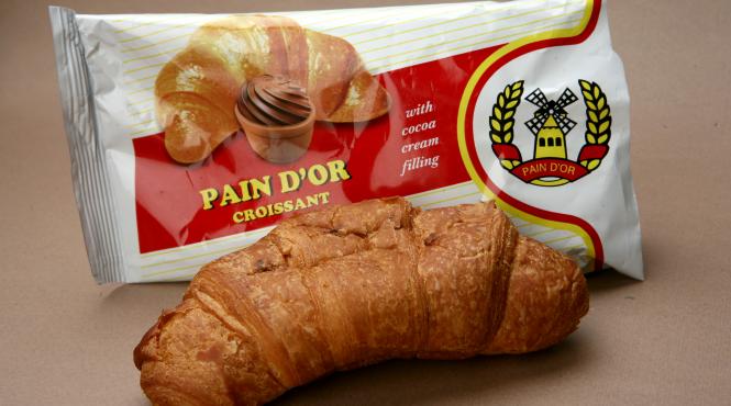 un croissant cu prea mult din toate