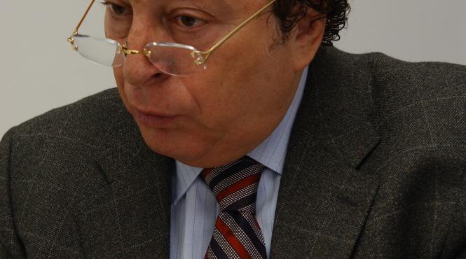 surprize surprize un an de vacanta