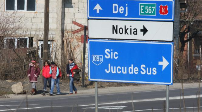 ce cu ochii pe fabrica nokia de la jucu