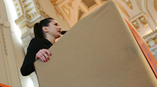 elena basescu l a ras pe bogdan boza in cursa pentru functia de secretar general