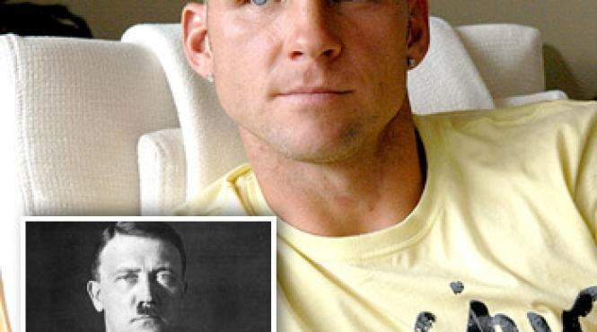 adolf hitler isi cere scuze in fata germanilor