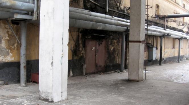 mogulii alcoolului ametesc vestul