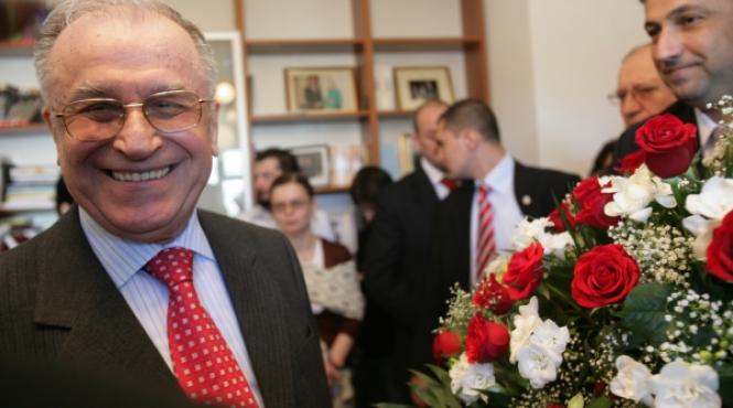o batrana catre ion iliescu sunteti apetisant