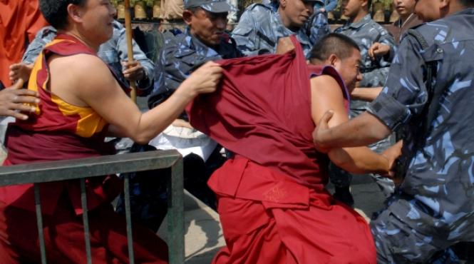 china mareste numarul soldatilor in tibet